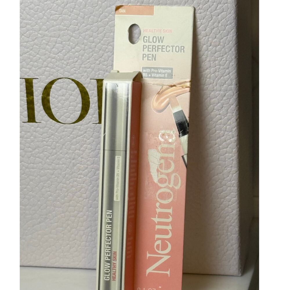 Neutrogena Healthy Skin Glow Perfector Pen  2.83g - TAN - NEW in box